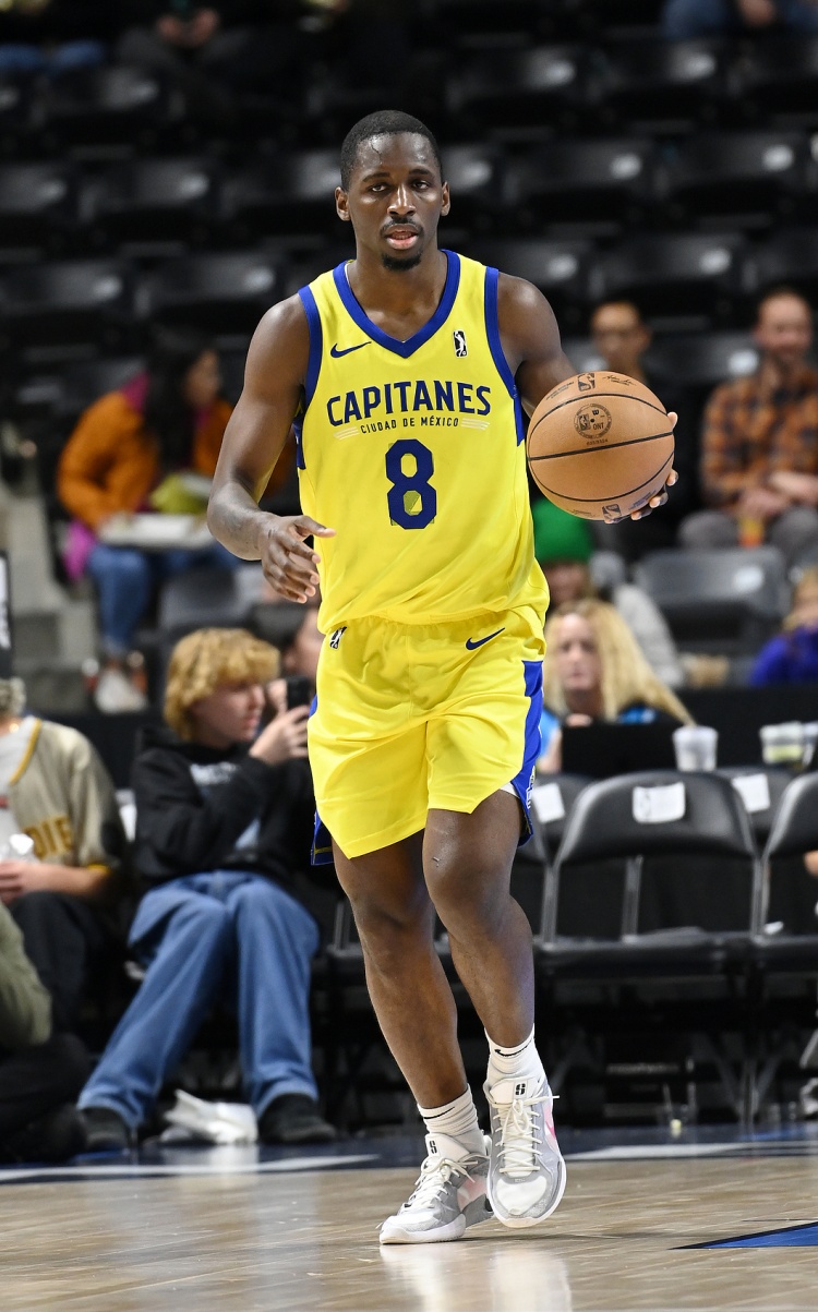 何方神圣！😮大卫-琼斯-加西亚半场10中8&amp;三分5中4轰22分4断！